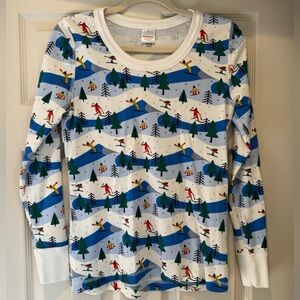 Hanna Andersson Ski-Themed Pajama Shirt
